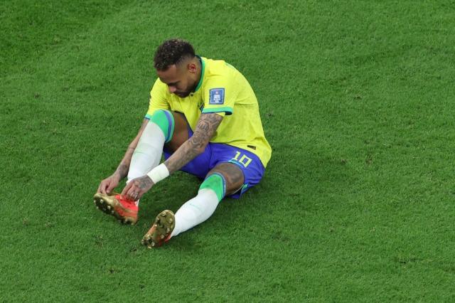 101295150-brazils-forward-10-neymar-sits-on-the-ground-during-the-qatar-2022-world-cup-group-g-foo.jpg