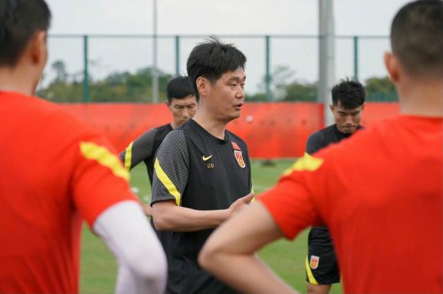 开云体育网址-国足30人到齐继续高强度训练 明天首场热身战亚泰